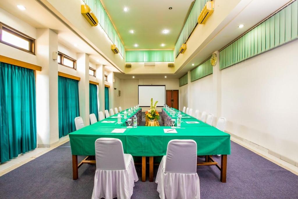 Colomadu Assalaam Syariah Hotel Solo מראה חיצוני תמונה